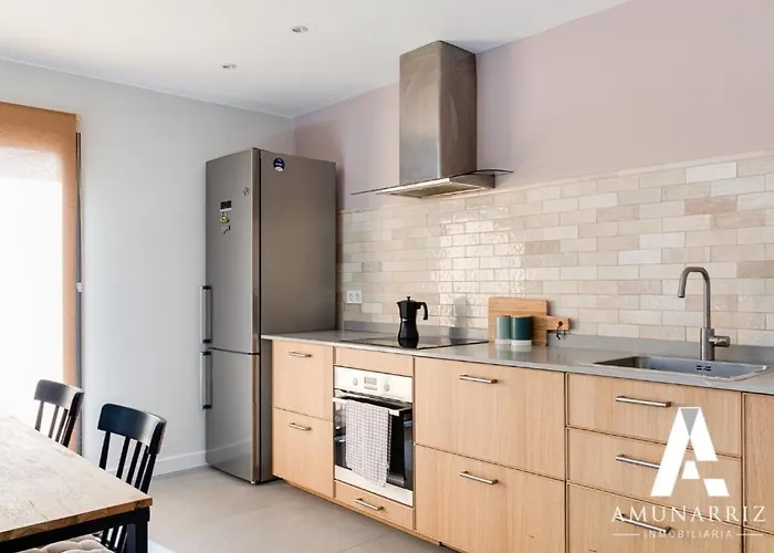 La Muralla By Basquelidays Hondarribia